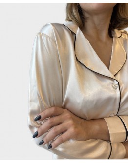 Elegants sieviešu pidžama no augstākās kvalitātes satīna. Klasisks atlocāms apkaklis, pogu aizdare 1208Sp M-XL
