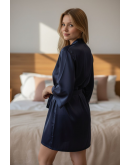 Īss sieviešu halāts no augstas kvalitātes satīna — viegls, zīdains, ar jostu. 1213Ts M-4XL