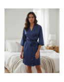 Īss sieviešu halāts no augstas kvalitātes satīna — viegls, zīdains, ar jostu. 1213Ts M-4XL