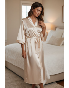 Garš sieviešu halāts no augstas kvalitātes satīna — viegls, zīdains, ar jostu. 1214Sp M-4XL