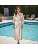 Garš sieviešu halāts no augstas kvalitātes satīna — viegls, zīdains, ar jostu. 1214Sp M-4XL