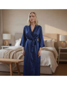 Garš sieviešu halāts no augstas kvalitātes satīna — viegls, zīdains, ar jostu. 1214Ts M-4XL