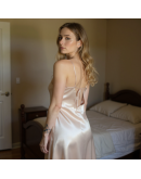 Eleganta, īsa naktskrekls no augstas kvalitātes satīna ar regulējamiem lencēm un maigu mežģīni 1286Sp M-4XL